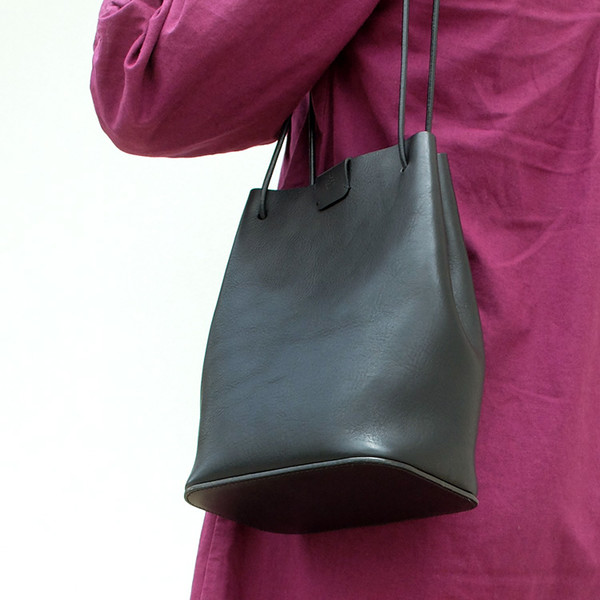 버킷숄더백_블랙