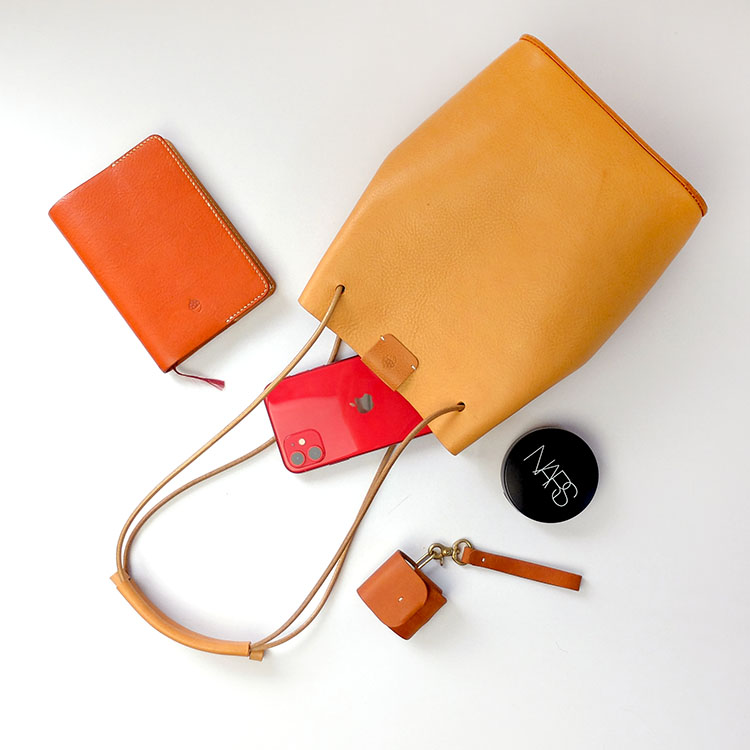 버킷숄더백_베이지