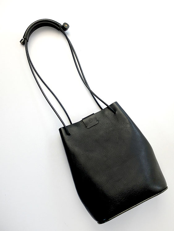 버킷숄더백_블랙